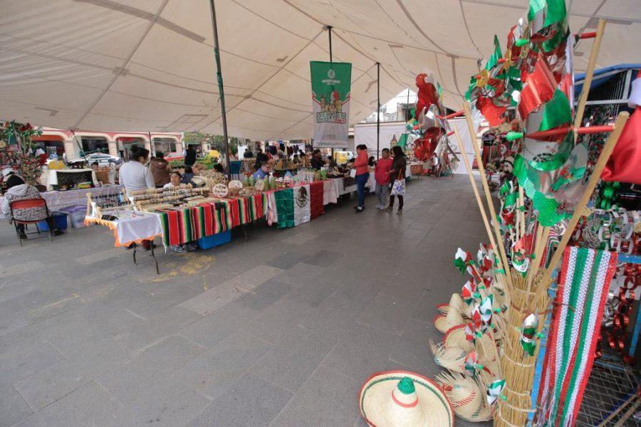 ¡Continuamos con la expo bandera en la explanada municipal ¿Ya