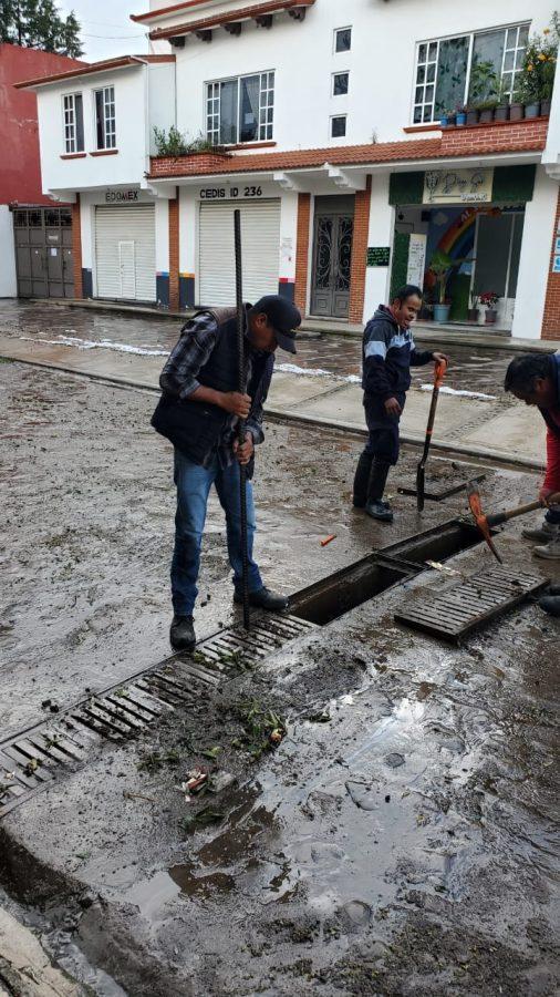 1667305334 51 Despues de la fuerte granizada de esta tarde personal de