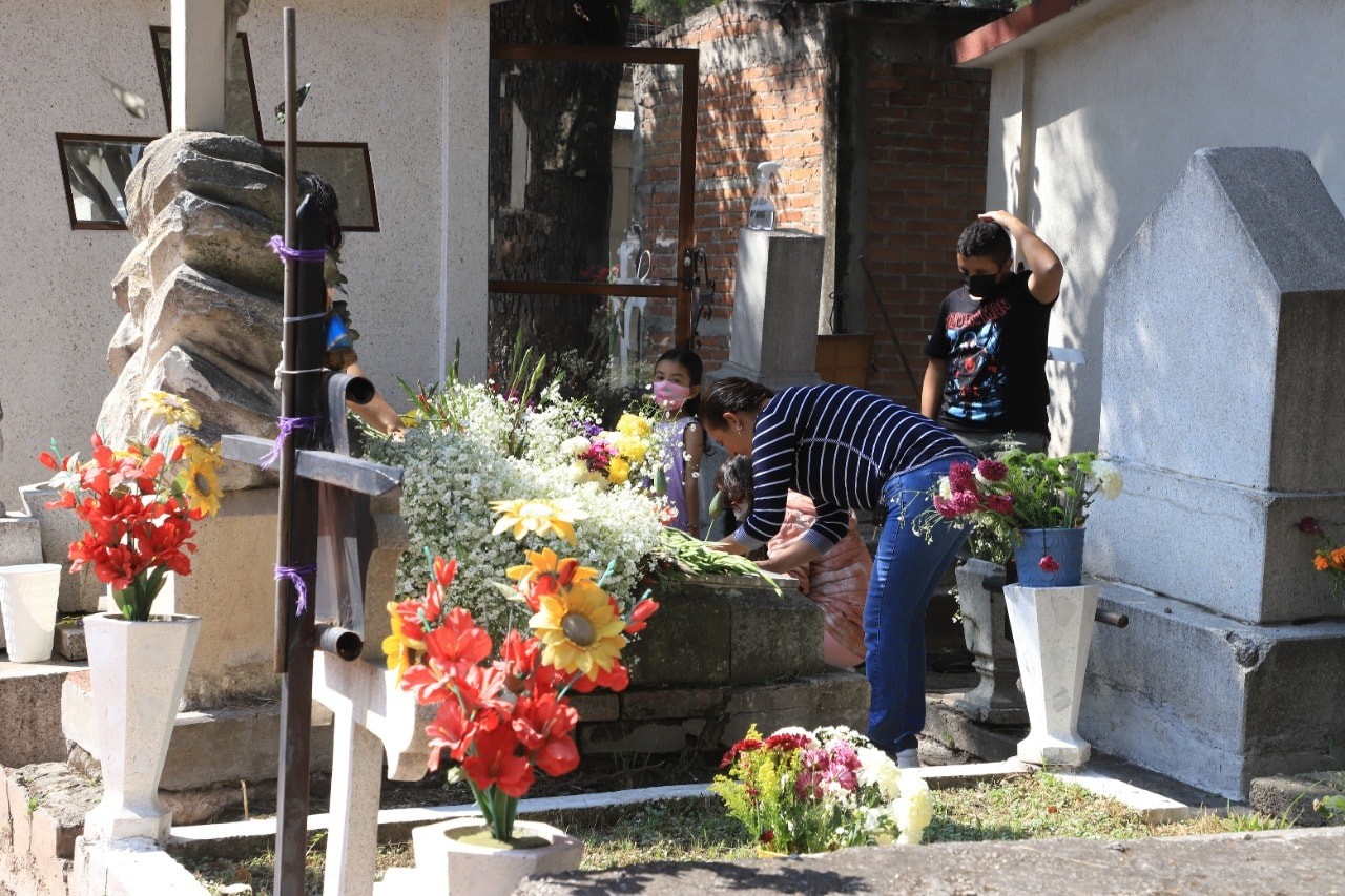 1667346785 682 Durante los dias 1o y 2o de noviembre los vecinos