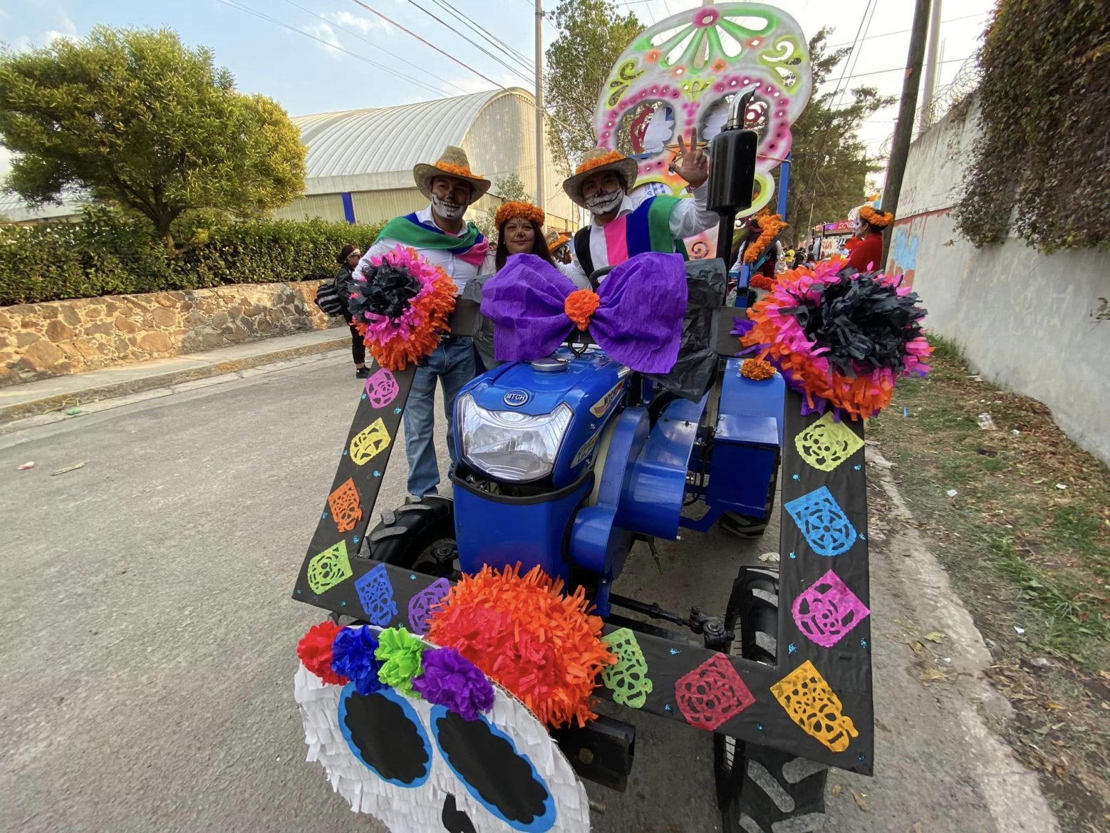 1667346847 997 Estamos a unos minutos de comenzar el Desfile Municipal Caminata