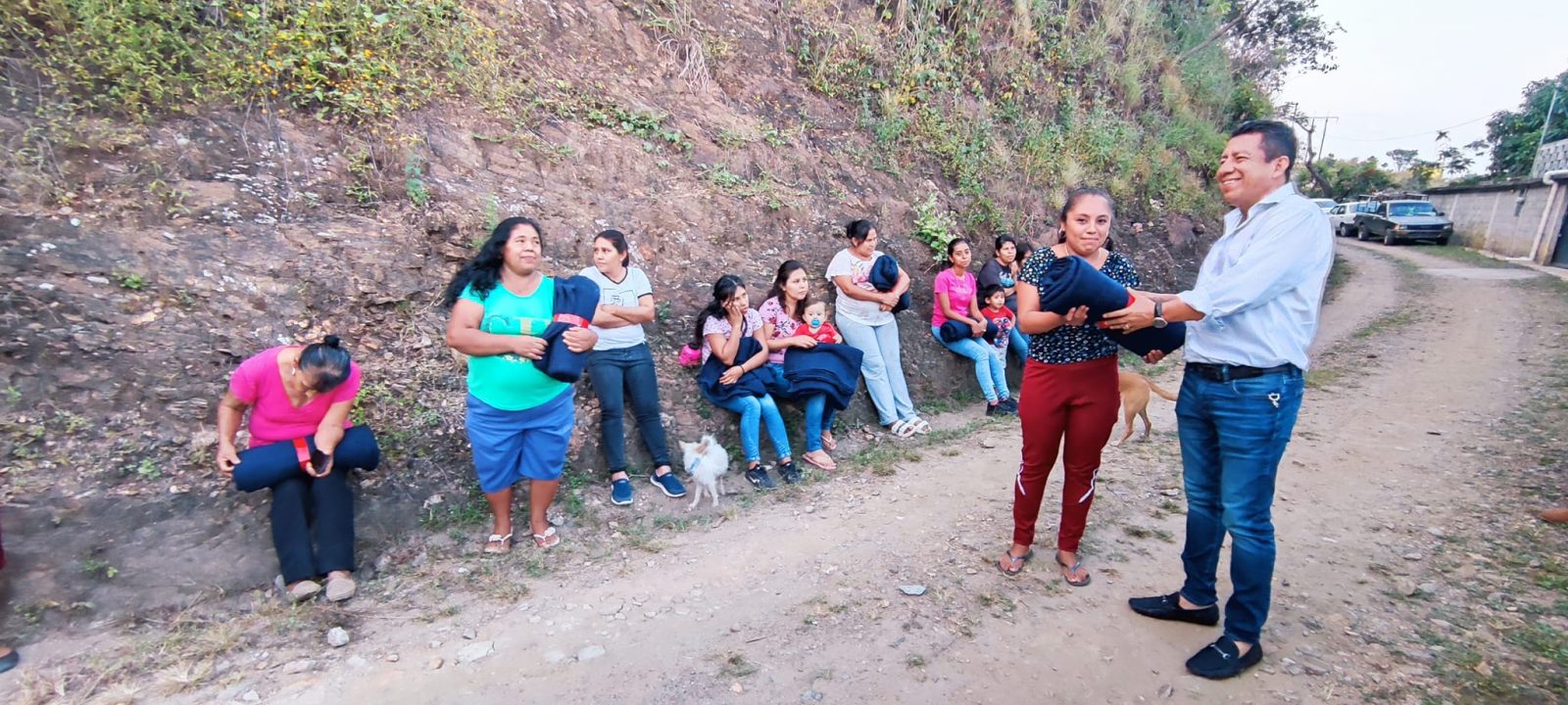 1667650948 588 Seguimos trabajando de la mano con el pueblo buscando otorgar