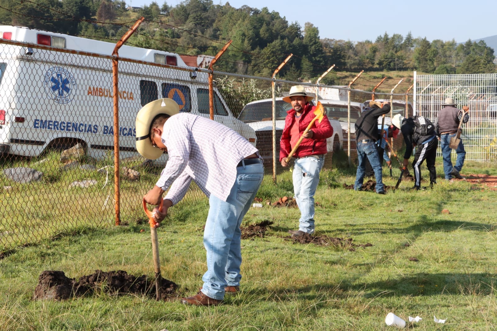 1667666284 58 Esta manana personal del gobierno municipal en apoyo con autoridades