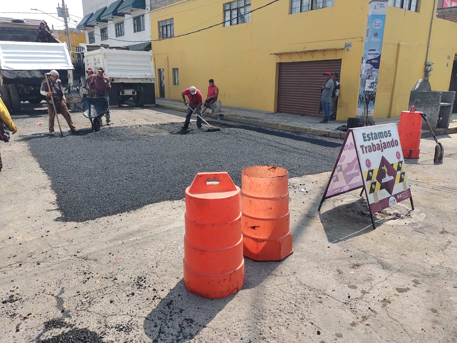 1667686998 338 ObrasPublicas Continuamos realizando trabajos de Bacheo en distintos punto