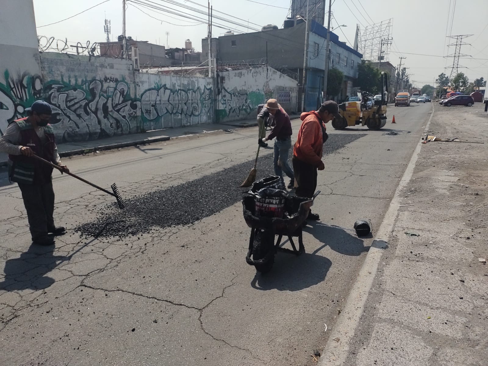 1667686998 651 ObrasPublicas Continuamos realizando trabajos de Bacheo en distintos punto