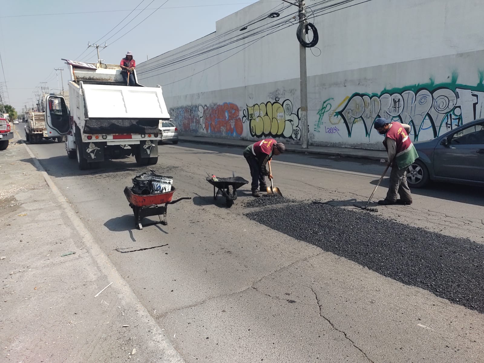 1667686999 670 ObrasPublicas Continuamos realizando trabajos de Bacheo en distintos punto