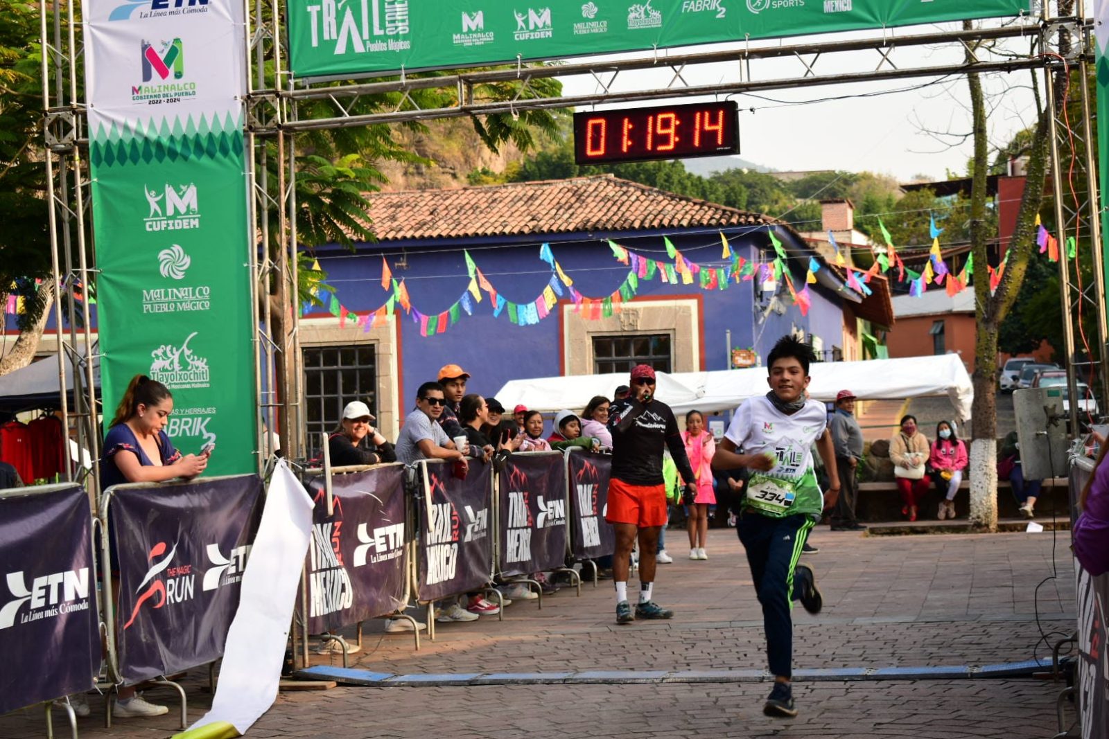 1667824034 740 Llegando participantes de la carrera atletica de 6km en sus