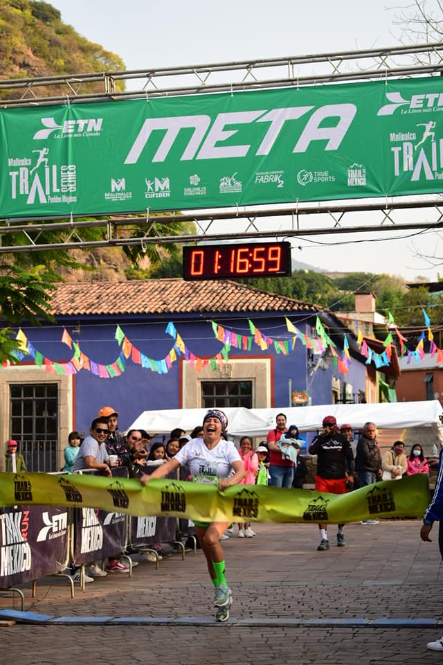 1667824046 Llegando participantes de la carrera atletica de 6km en sus