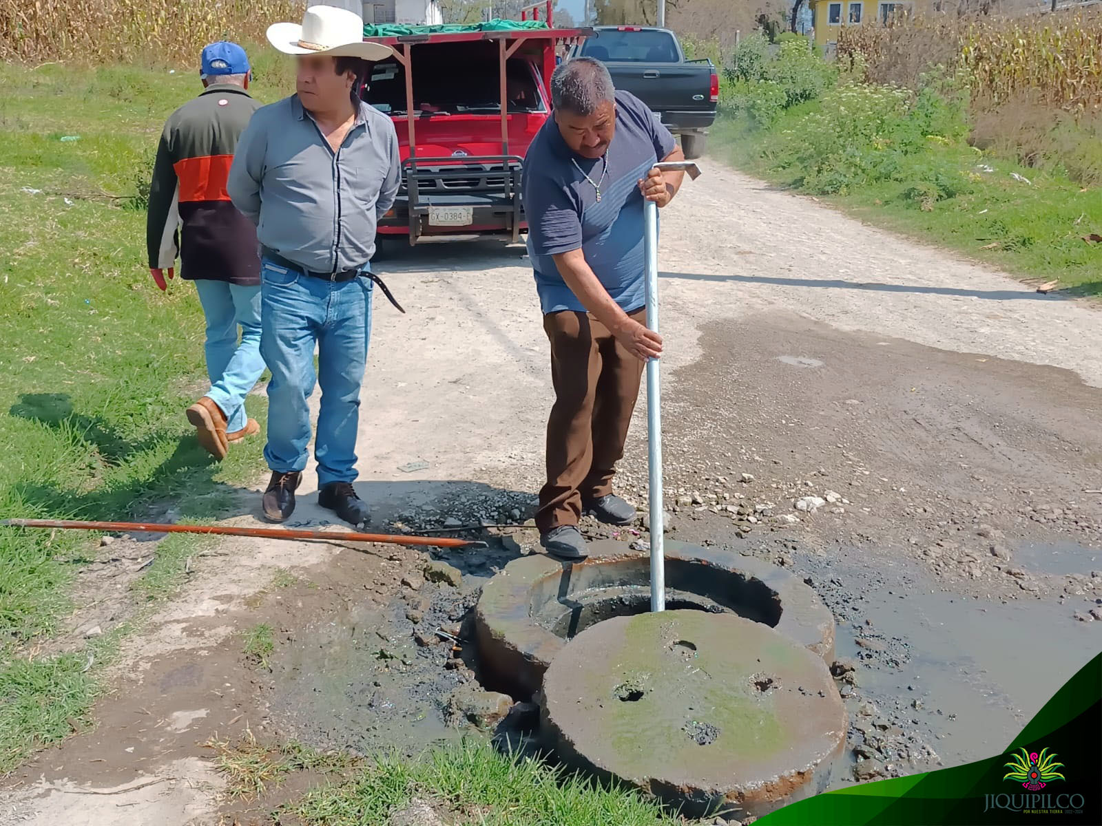 1667850087 481 Quienes integran el area de ServiciosGenerales dieron mantenimiento al drenaje