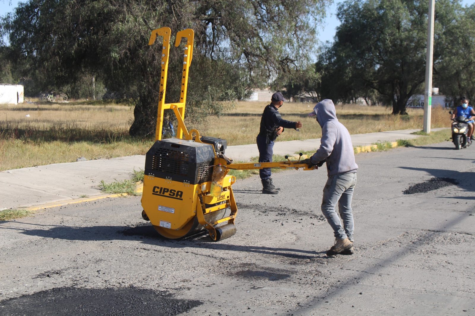 1667930452 526 ¡¡¡PROGRAMA PERMANENTE DE BACHEO EN AVENIDA INDUSTRIA Y COMERCIO