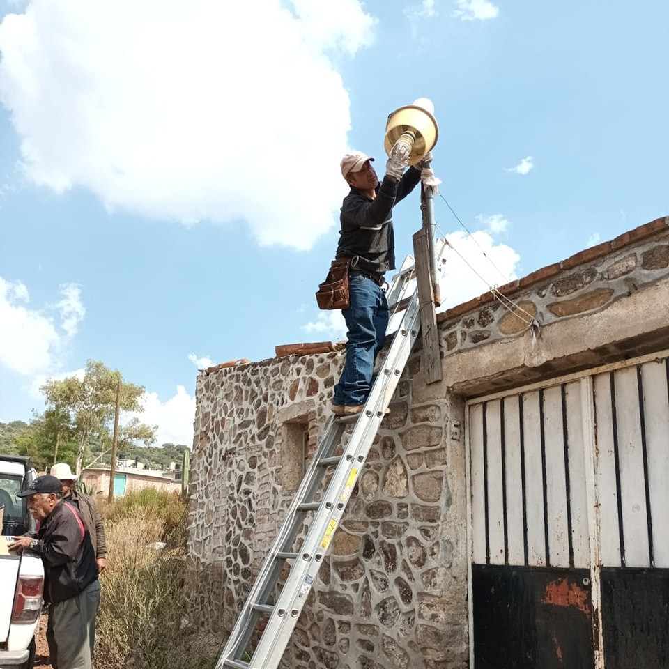 1667947566 689 Personal de la Direccion de Alumbrado Publico de Otumba realizaron