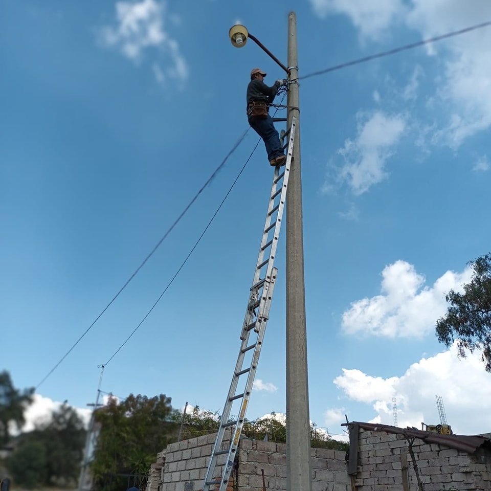 1667947567 899 Personal de la Direccion de Alumbrado Publico de Otumba realizaron