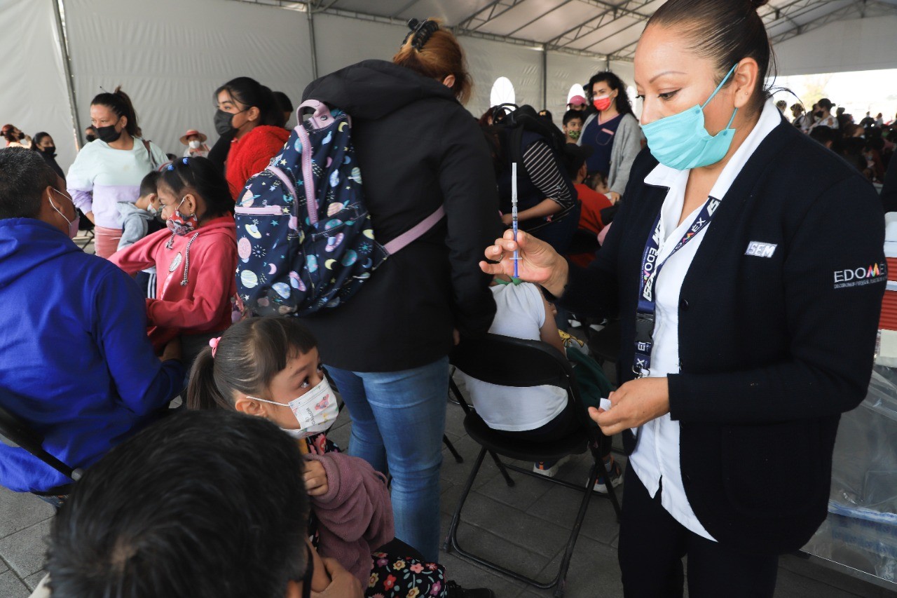 1668087499 Gran asistencia durante la Jornada de Vacunacion contra COVID19 en