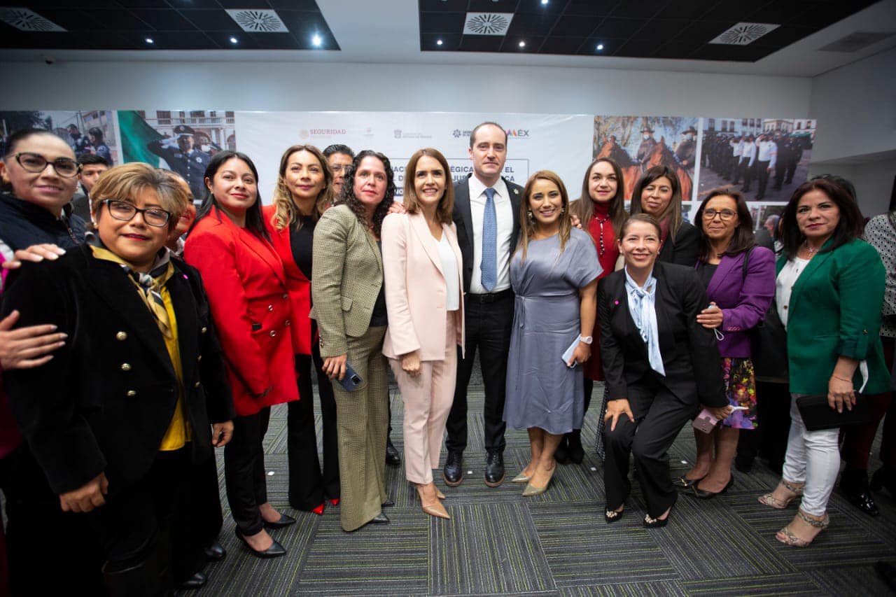 1668116713 Junto a los secretarios Luis Felipe Puente Espinosa de Gobernacion