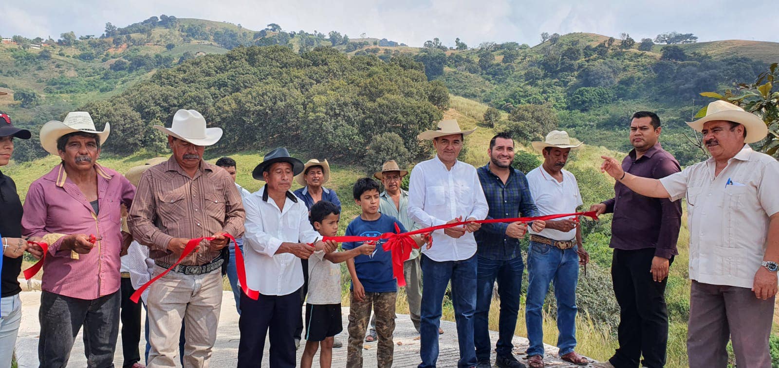 1668287658 RLR OBRA PUBLICA Hoy entregamos tres obras de pavimento