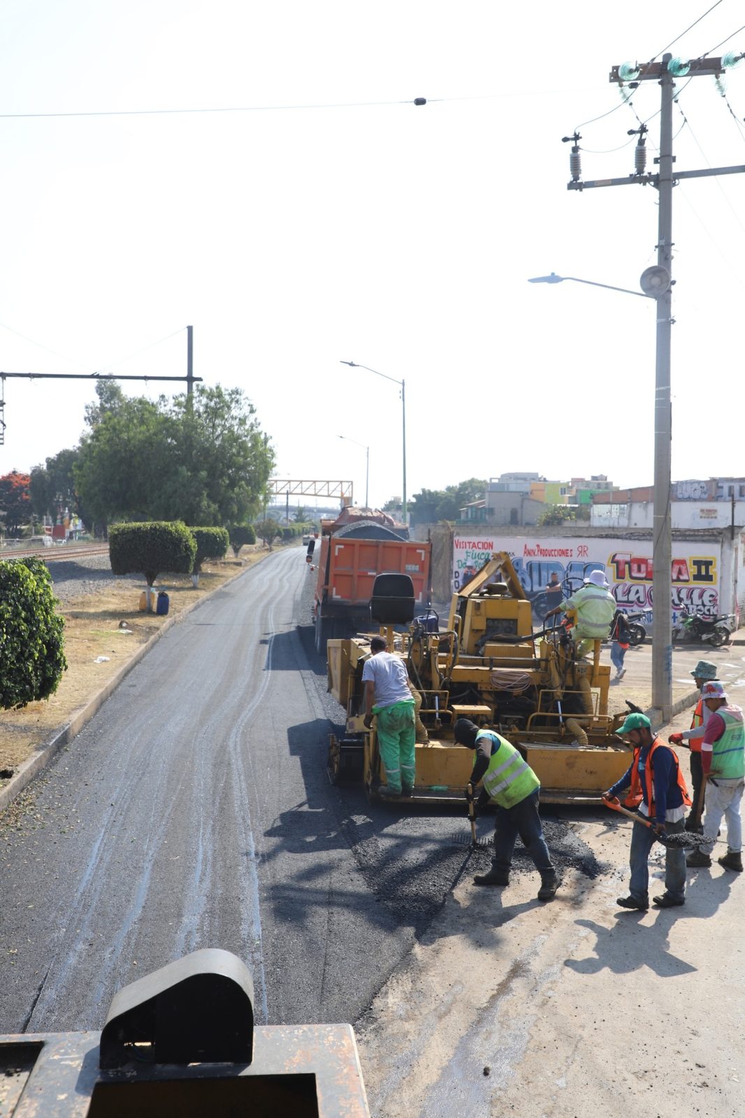 1668292772 253 Continuamos avanzando con la repavimentacion de la calle Ferronales Oriente