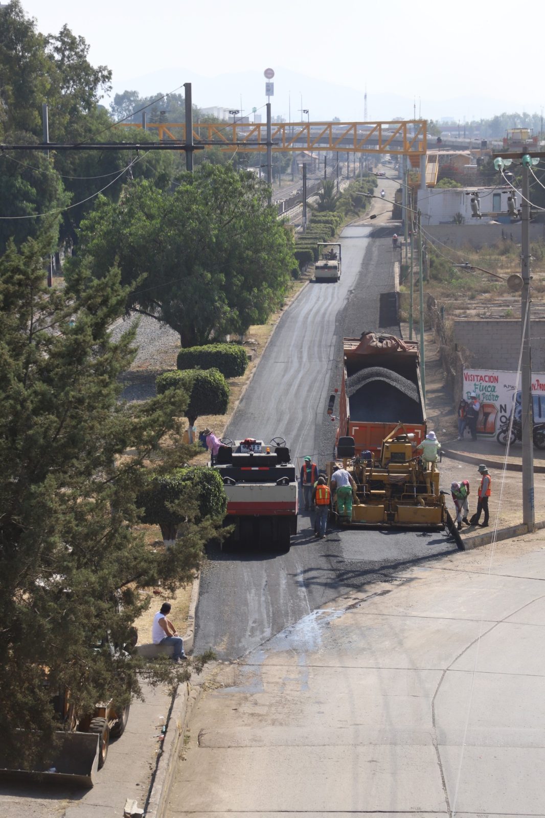 1668292773 709 Continuamos avanzando con la repavimentacion de la calle Ferronales Oriente