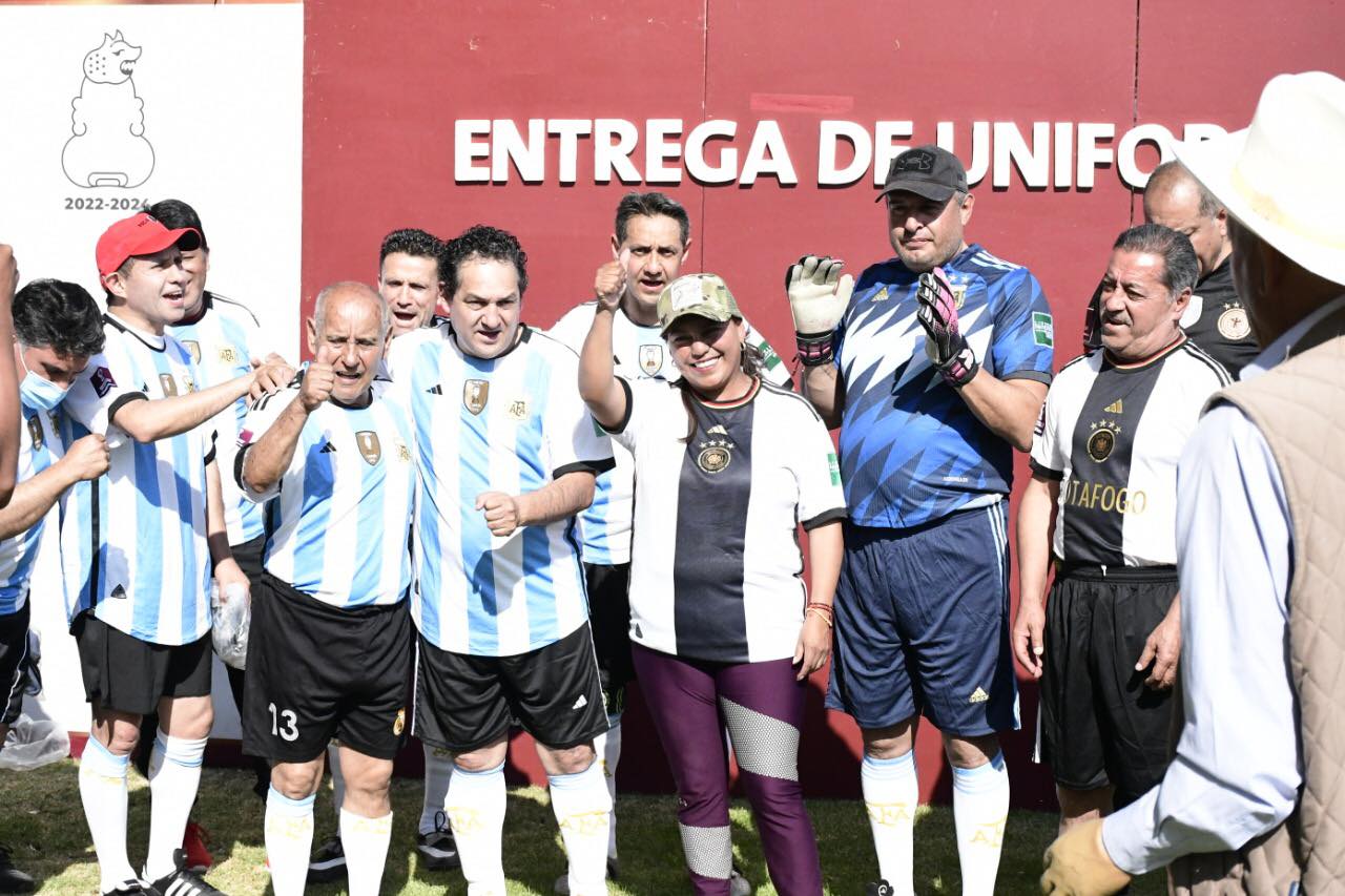 1668347702 813 ¡Entregamos uniformes a los veteranos en el juego de la