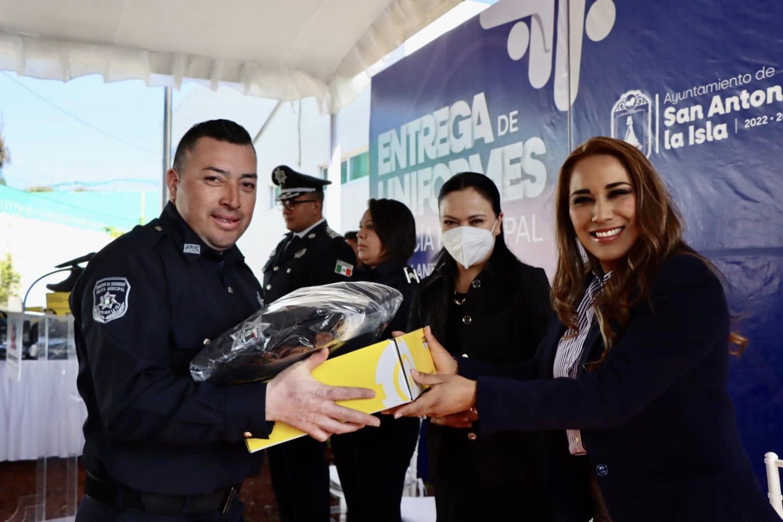 1668464761 Entregamos uniformes a nuestra policia municipal para que lo porten