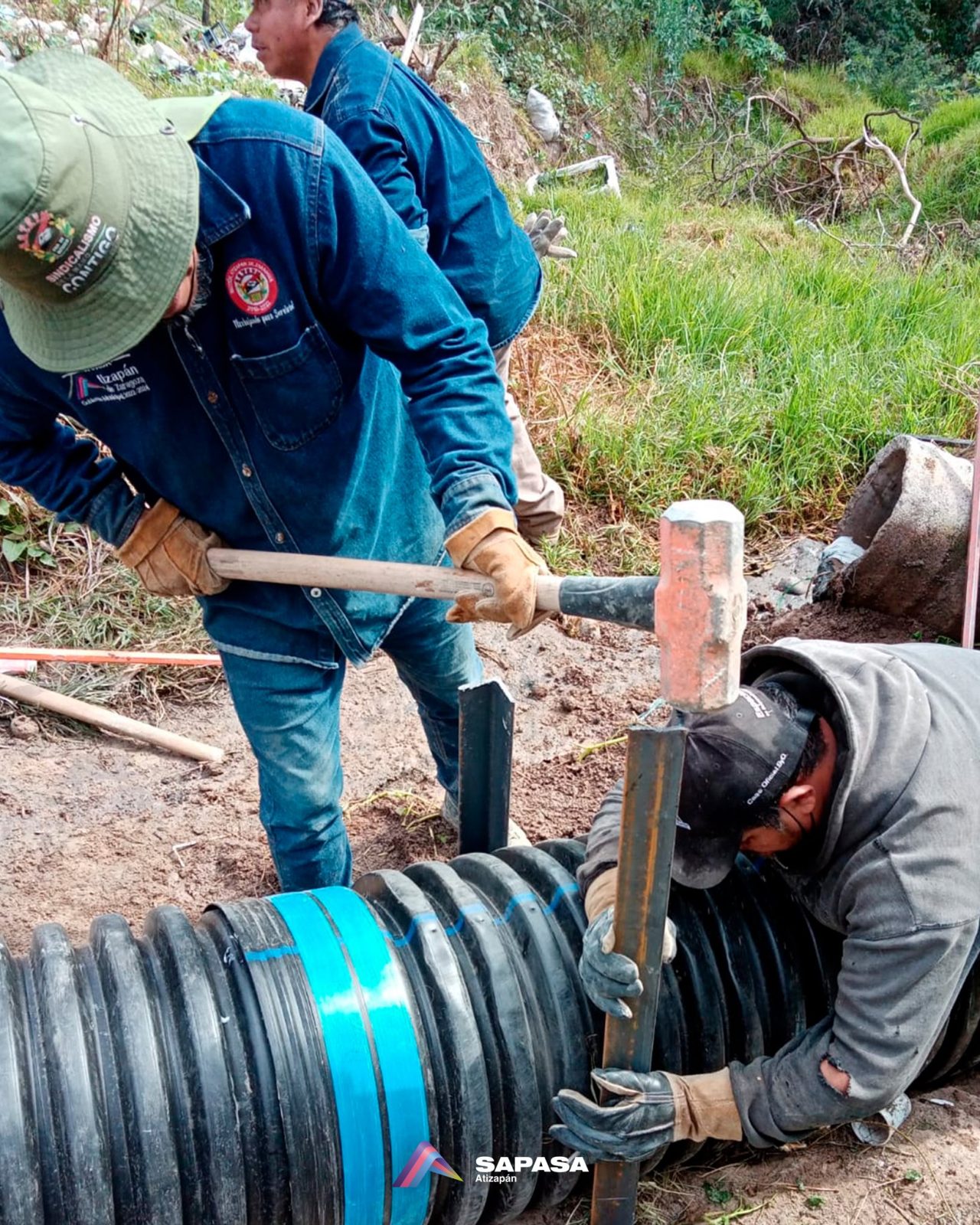 1668518006 542 Personal de SAPASA acude a colocar el primer tramo de