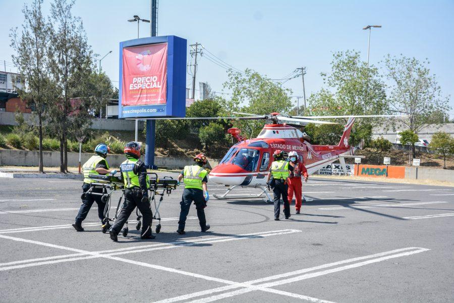 1668548289 330 Se apoya al Grupo Relampagos en traslado de paciente femenina