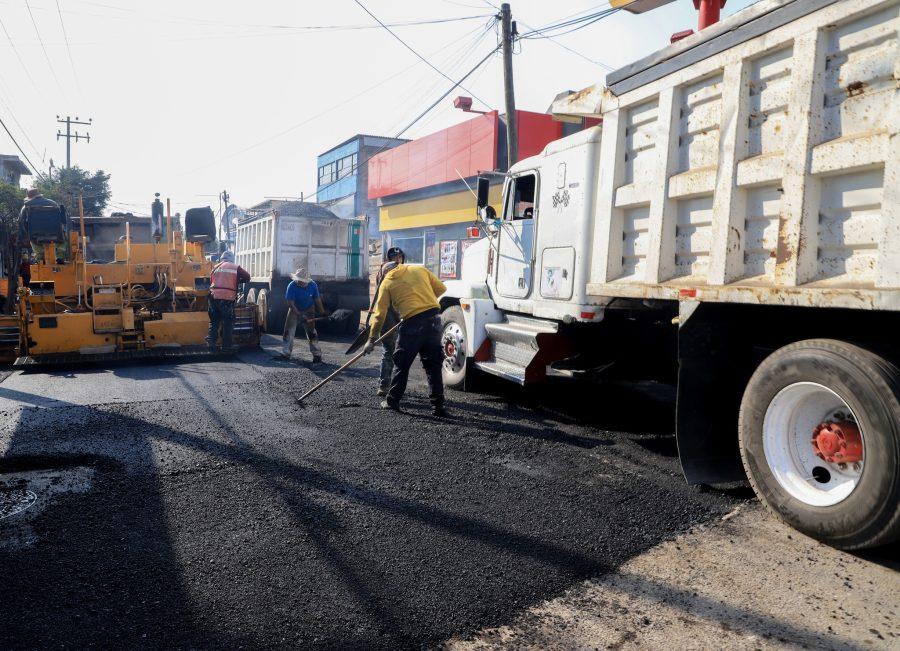 1668606798 86 En la colonia El Infiernillo avanzan los trabajos de repavimentacion