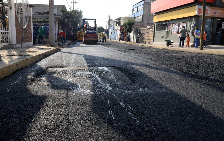 1668606810 En la colonia El Infiernillo avanzan los trabajos de repavimentacion