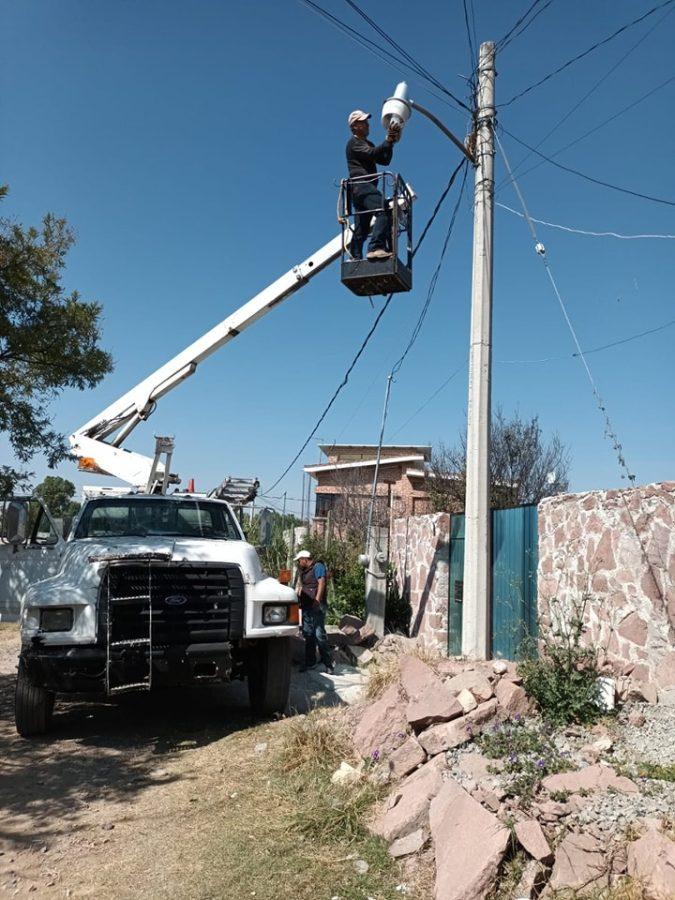 1668635112 840 Personal de la Direccion de Alumbrado Publico de Otumba realizo