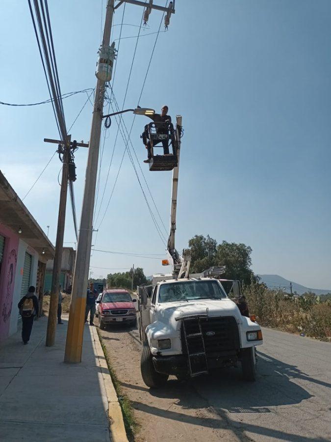 1668635113 559 Personal de la Direccion de Alumbrado Publico de Otumba realizo