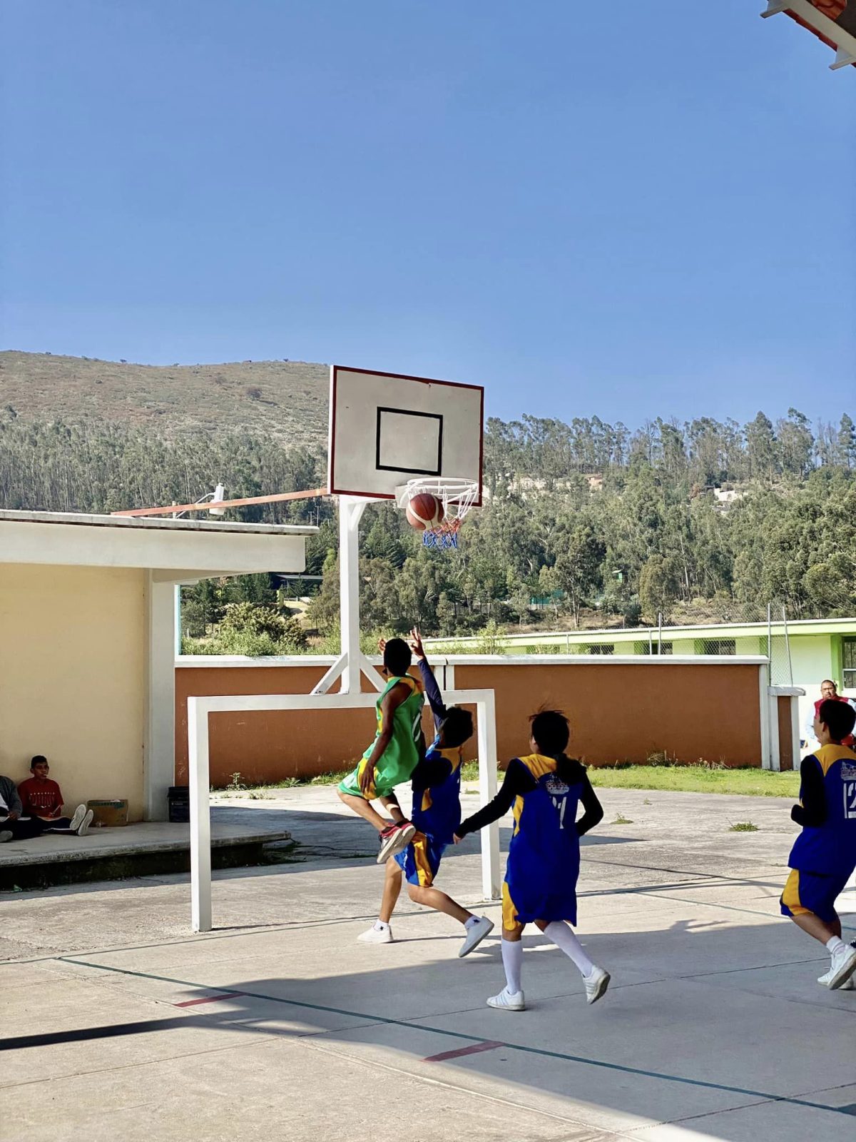 1668714186 Continuan los partidos de Basquetbol Tepetlaoxtoc en la