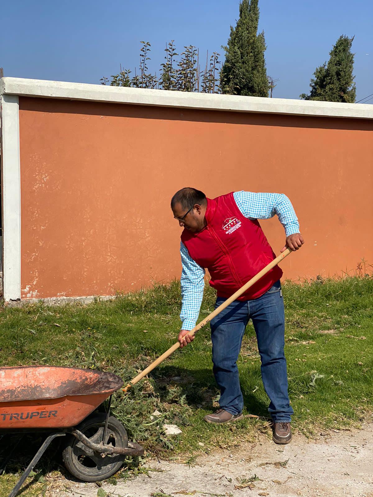 1668779291 Toco jornada de limpieza en la preparatoria de Apipilhuasco donde