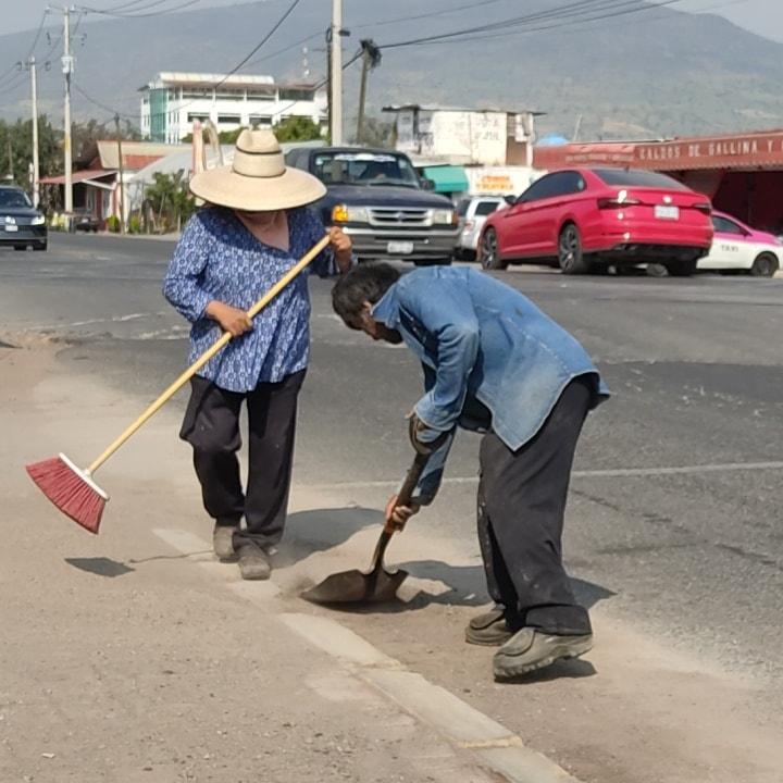 1668861683 Esta manana personal de la Coordinacion de Parques y Jardines