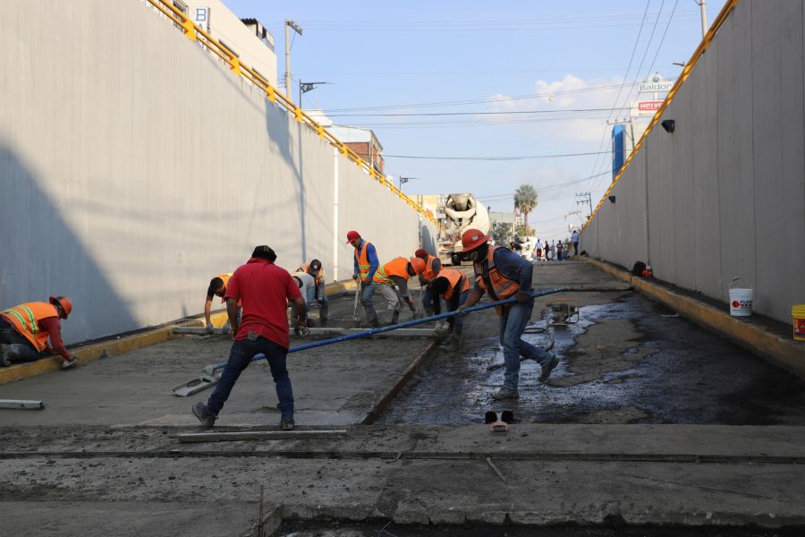 1668877736 En el avance de la repavimentacion del Bajo puente de