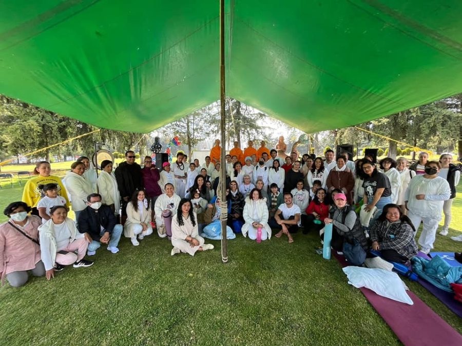 1668900219 21 Asi se vivio la clase de meditacion en parque Providencia