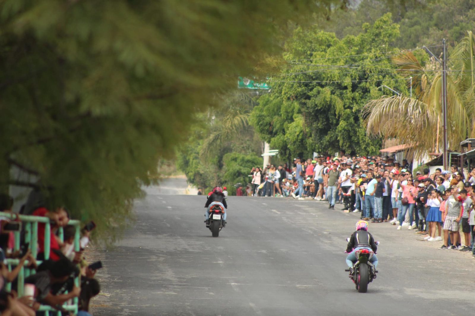 1669033899 154 Los motores rugen y los cascos estan listos Arrancones 14