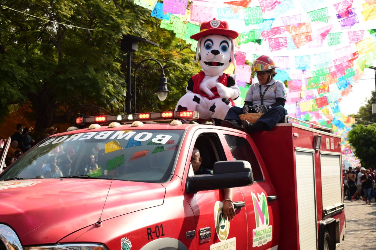 1669038212 45 El Ayuntamiento de Malinalco participo en este desfile con carros