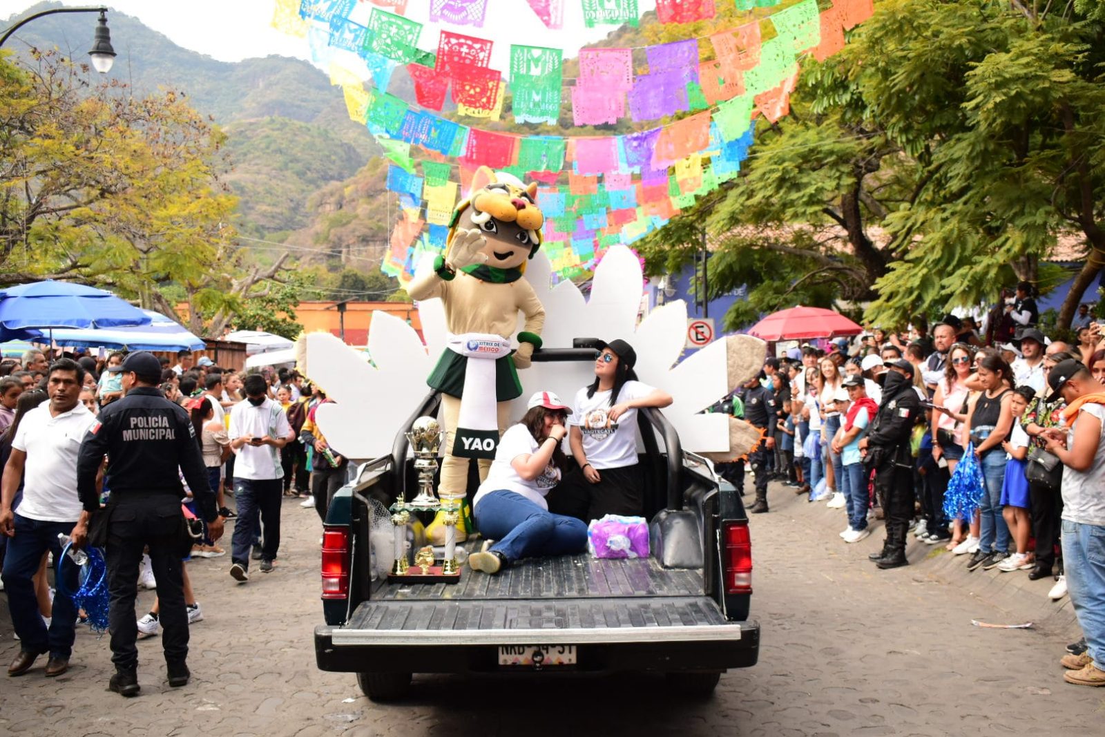 1669038212 88 El Ayuntamiento de Malinalco participo en este desfile con carros