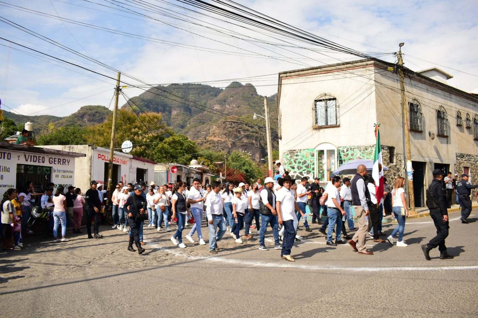 1669045452 149 Tradicional desfile del 20 de noviembre en Malinalco festejando el