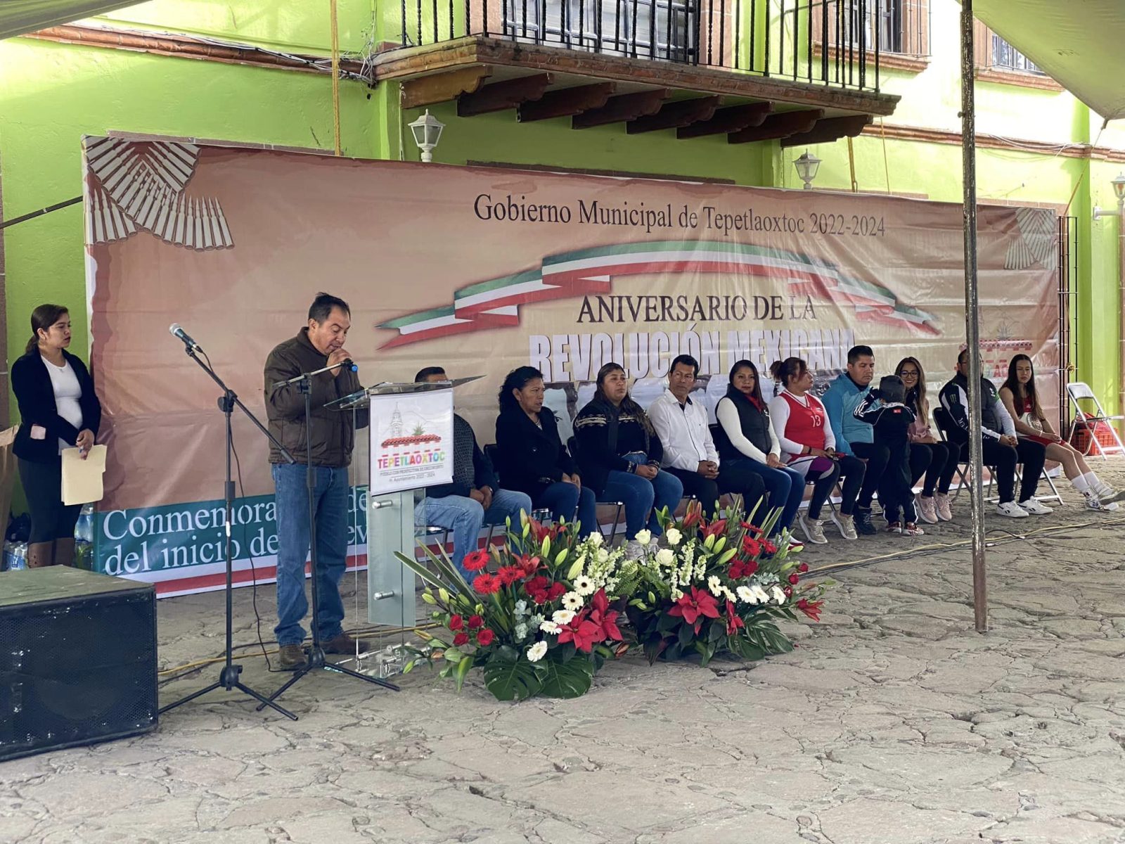 1669061668 511 EL GOBIERNO MUNICIPAL DE TEPETLAOXTOC REALIZO DESFILE CONMEMORATIVO DEL CXII