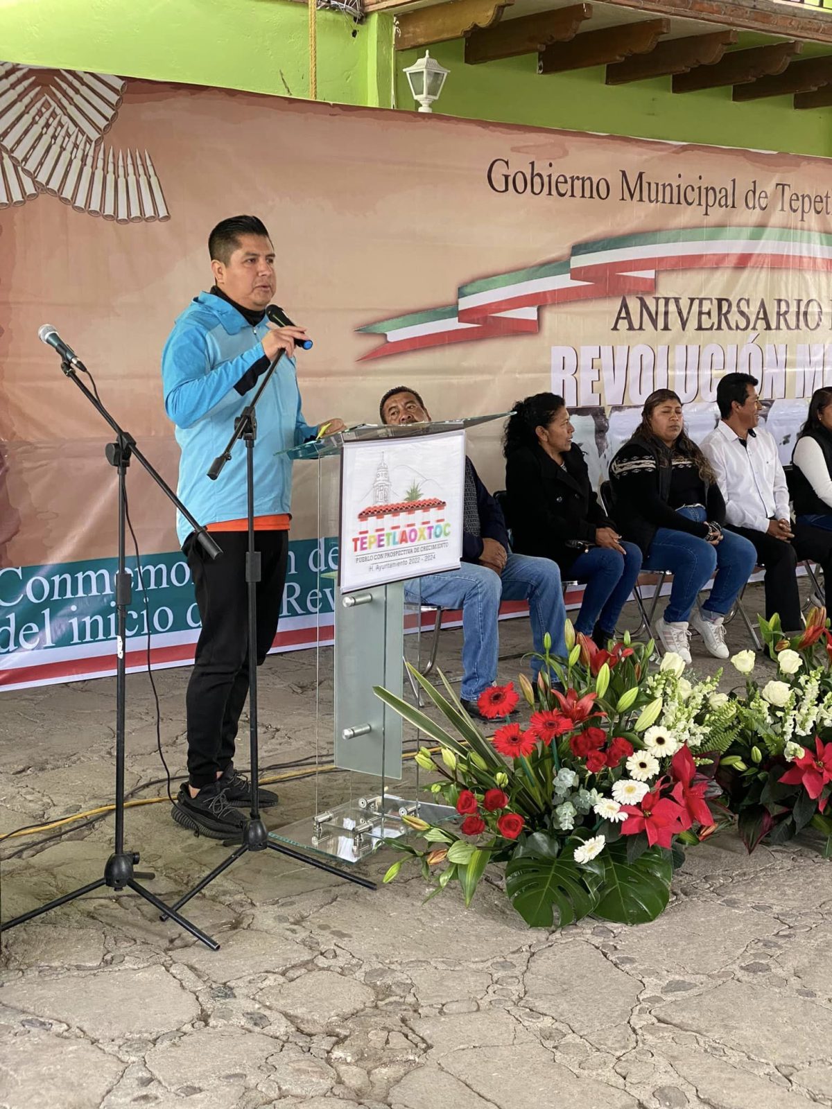 1669061685 EL GOBIERNO MUNICIPAL DE TEPETLAOXTOC REALIZO DESFILE CONMEMORATIVO DEL CXII