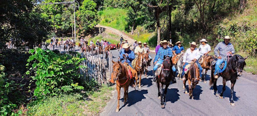 1669159645 631 Ante la presencia de cientos de caballerangos el Presidente Municipal