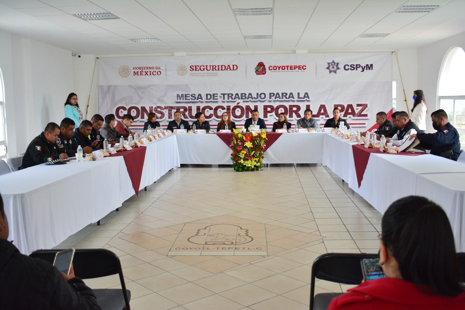 1669214202 Nuestro alcalde Andres Montoya presidio la Mesa de Trabajo para