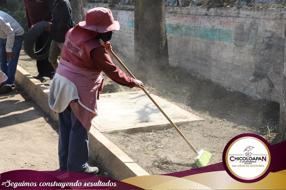 1669294418 Personal de la Coordinacion de Parques y Jardines continua con