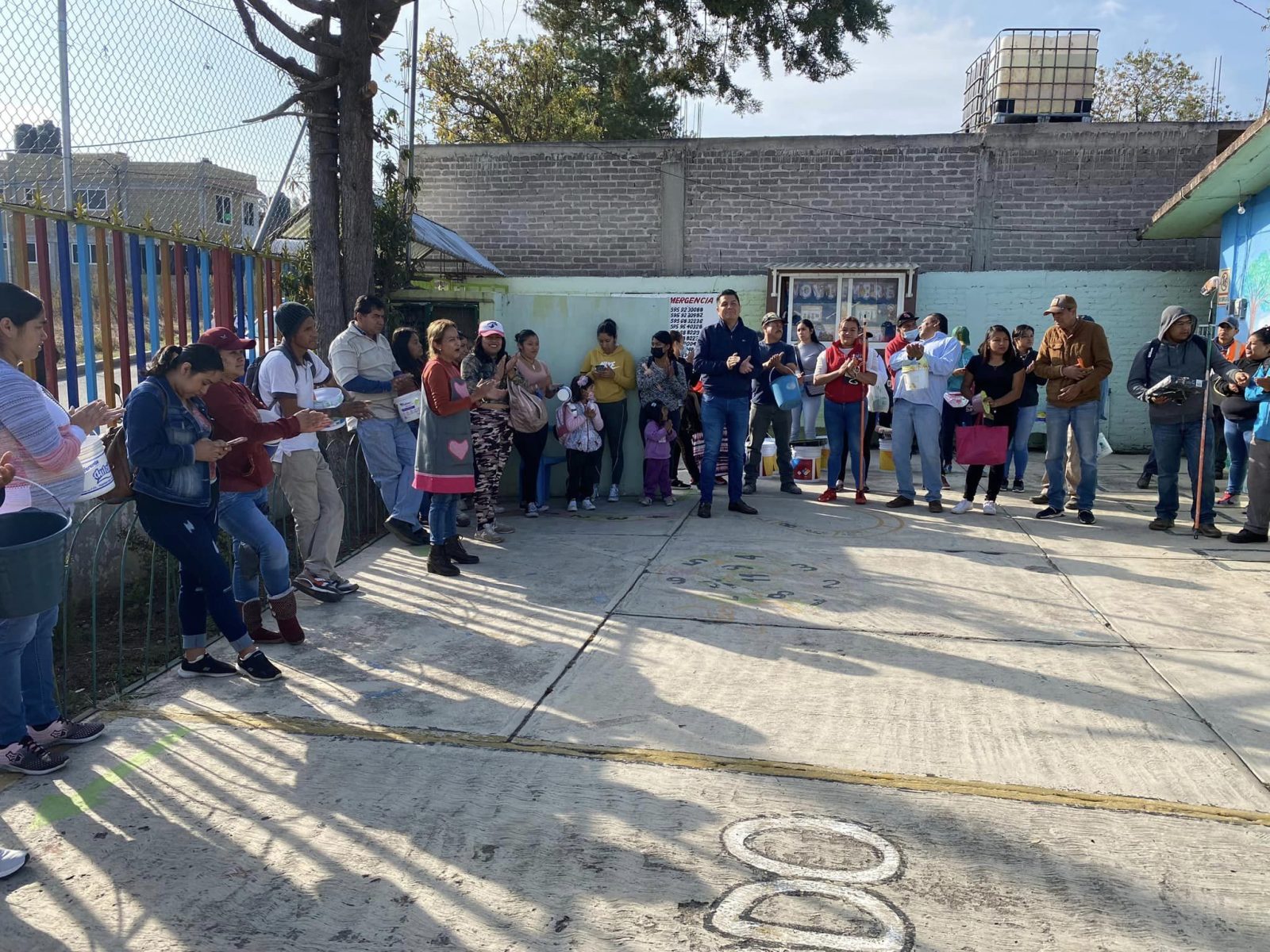 1669314852 172 Realizamos trabajo de pintura en el Jardin de Ninos Gutenberg