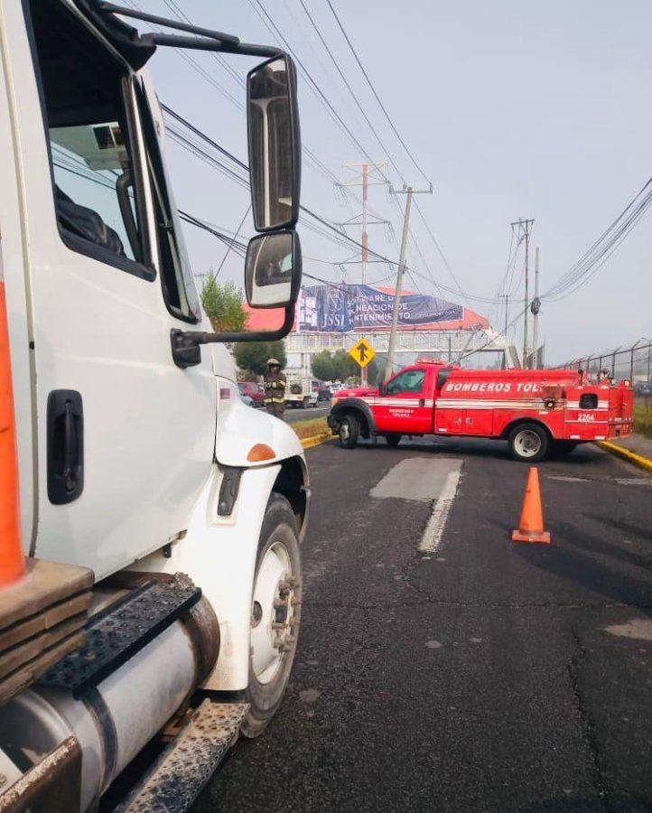 1669379781 650 EMERGENCIA Nuestro Heroico Cuerpo de Bomberos Toluca brindo atencion