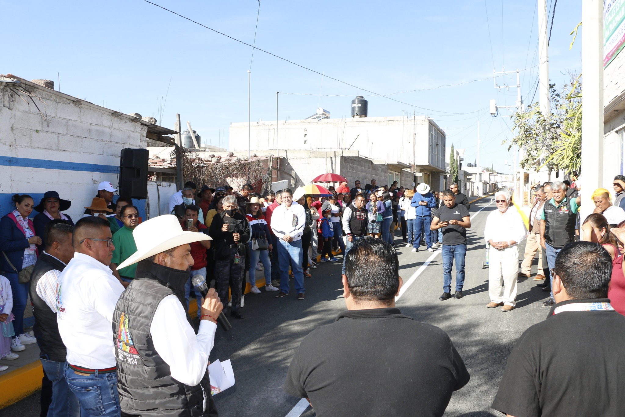 1669555824 543 Continuamos entregando obras en beneficio de las familias de Teotihuacan