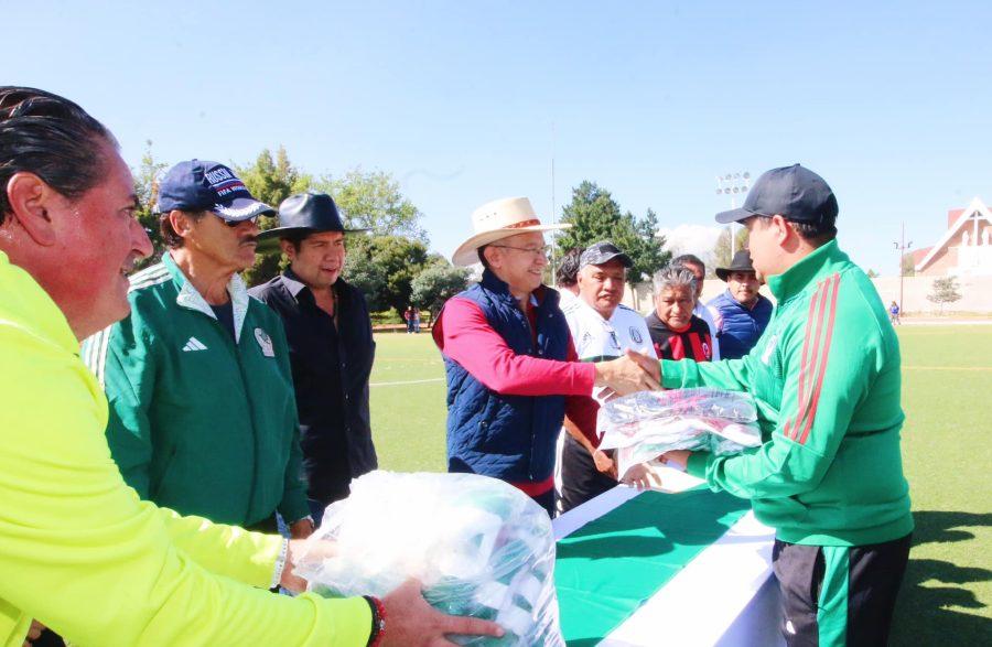 1669648330 863 Nuestro Presidente Municipal Raymundo Martinez Carbajal asistio al partido ami