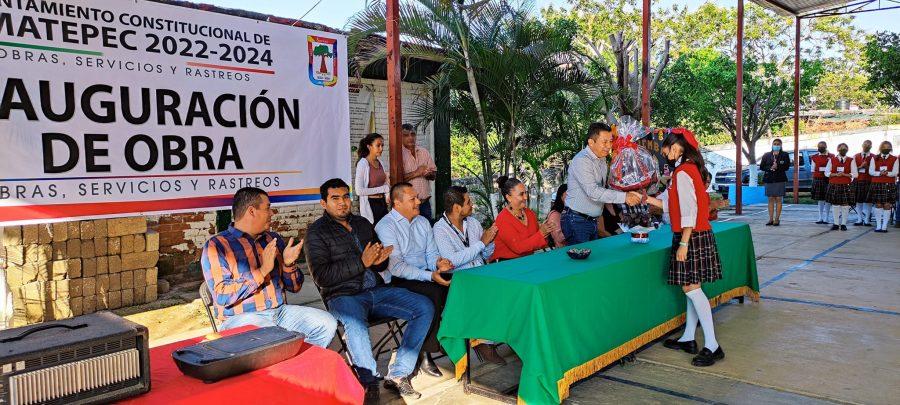 1669651476 305 El Presidente Municipal Lic Obed Santos Rojo hace entrega de