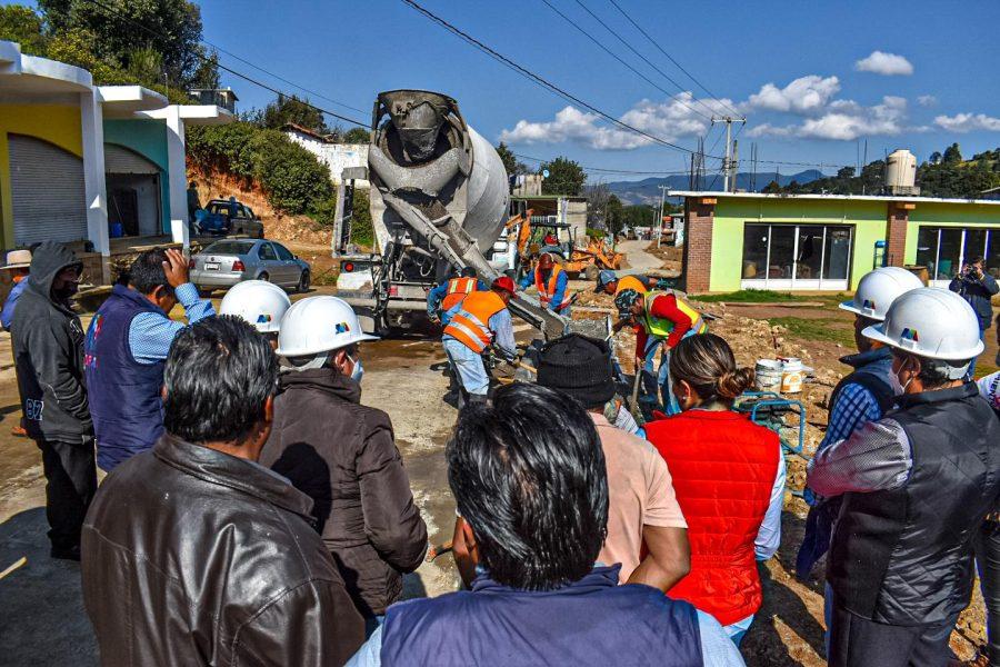 1669669136 453 Construccion de guarniciones y banquetas en El Pozo Santa