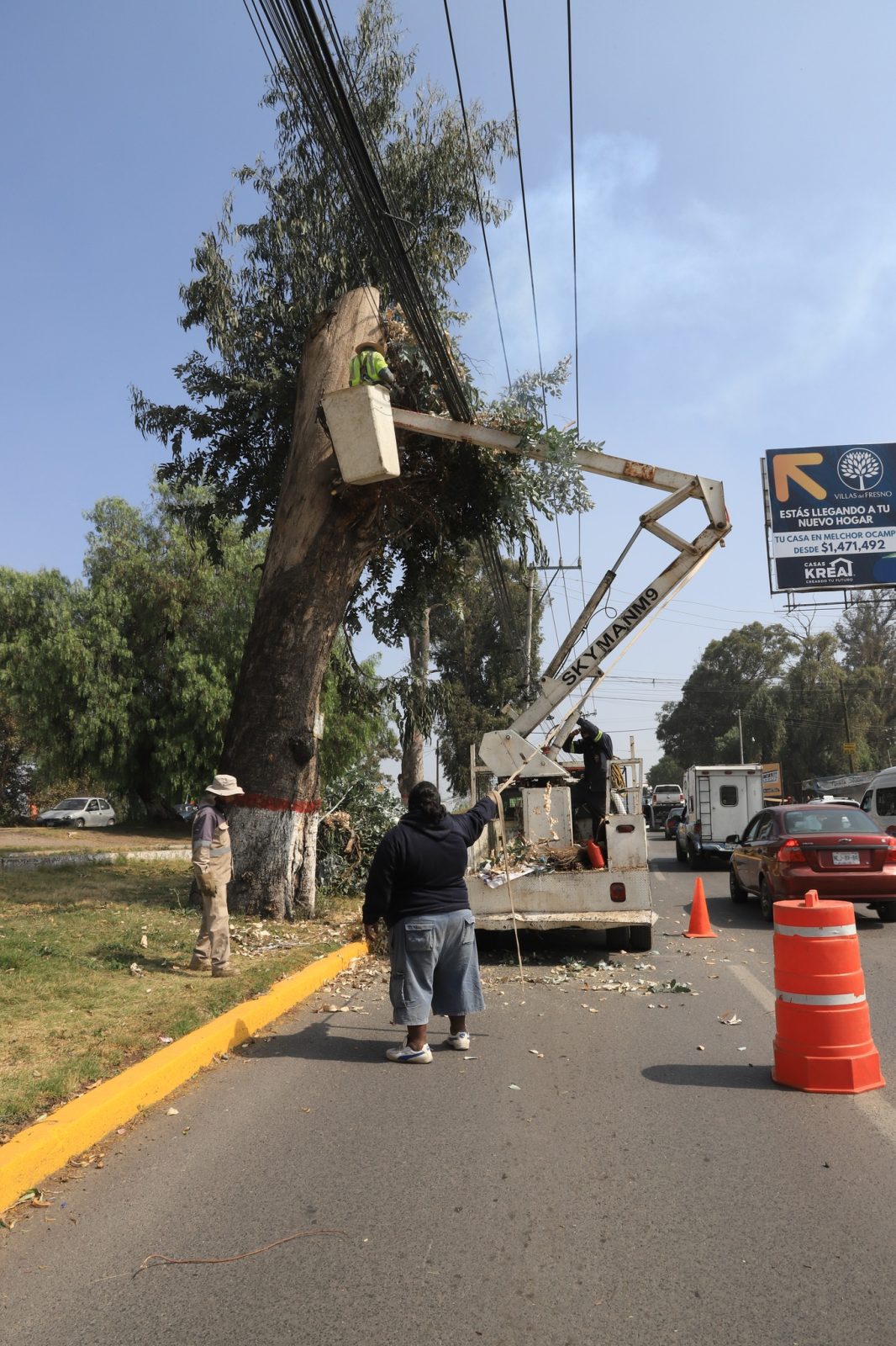 1669733342 13 Con los trabajos de desmalezado y corte de pasto en