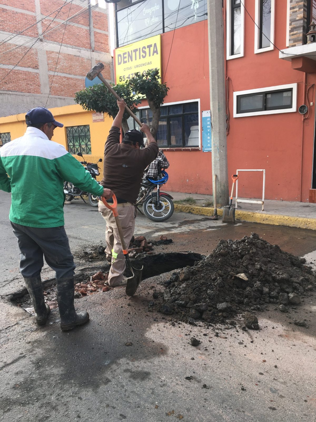 1669740647 903 En la calle Tranquilino Salgado de la Col Romita personal